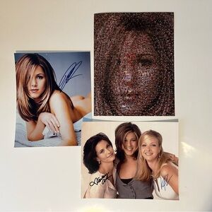 Friends Show Signed Photographs Nude Jennifer Aniston / Lisa Kudrow Courtney Cox